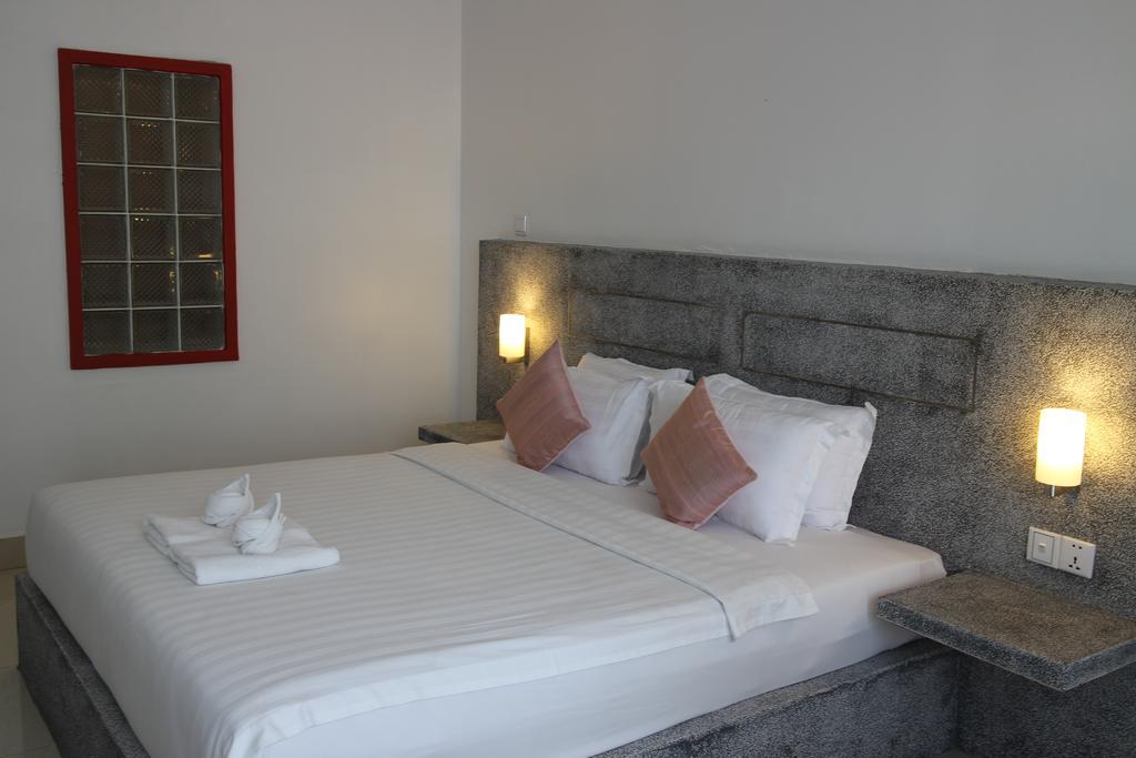 K9 Riverside Hotel Phnom Penh Esterno foto