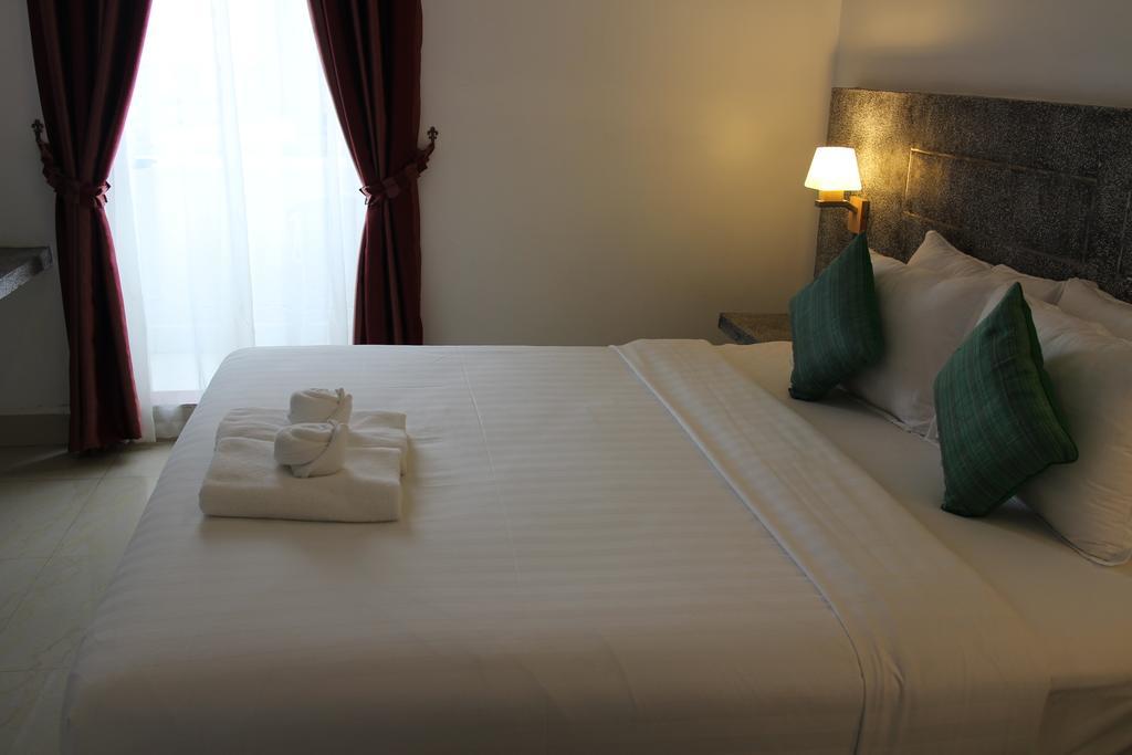 K9 Riverside Hotel Phnom Penh Esterno foto