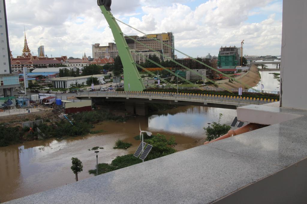 K9 Riverside Hotel Phnom Penh Esterno foto