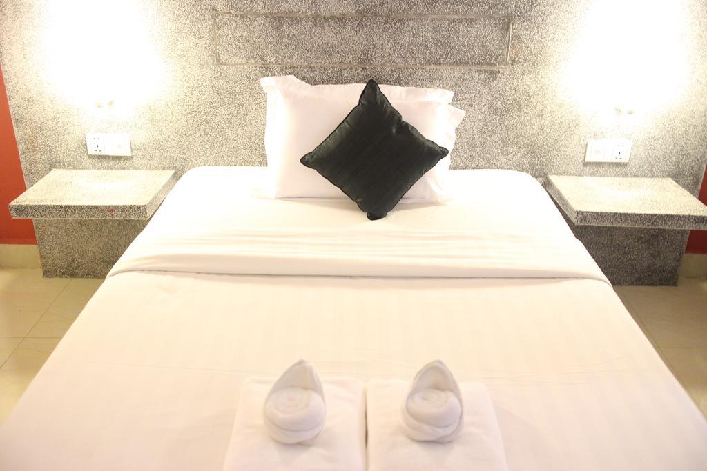 K9 Riverside Hotel Phnom Penh Esterno foto