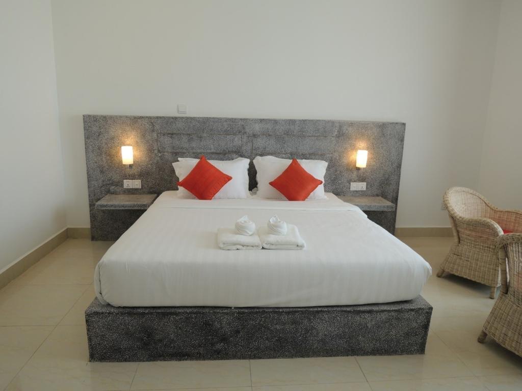 K9 Riverside Hotel Phnom Penh Esterno foto