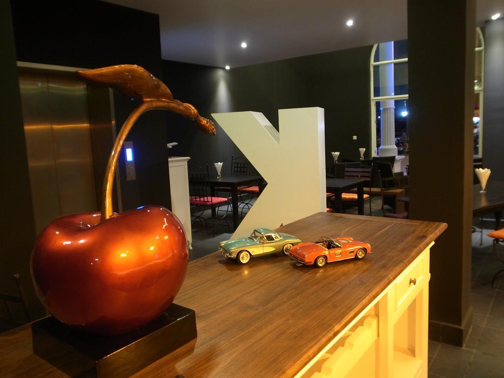 K9 Riverside Hotel Phnom Penh Esterno foto