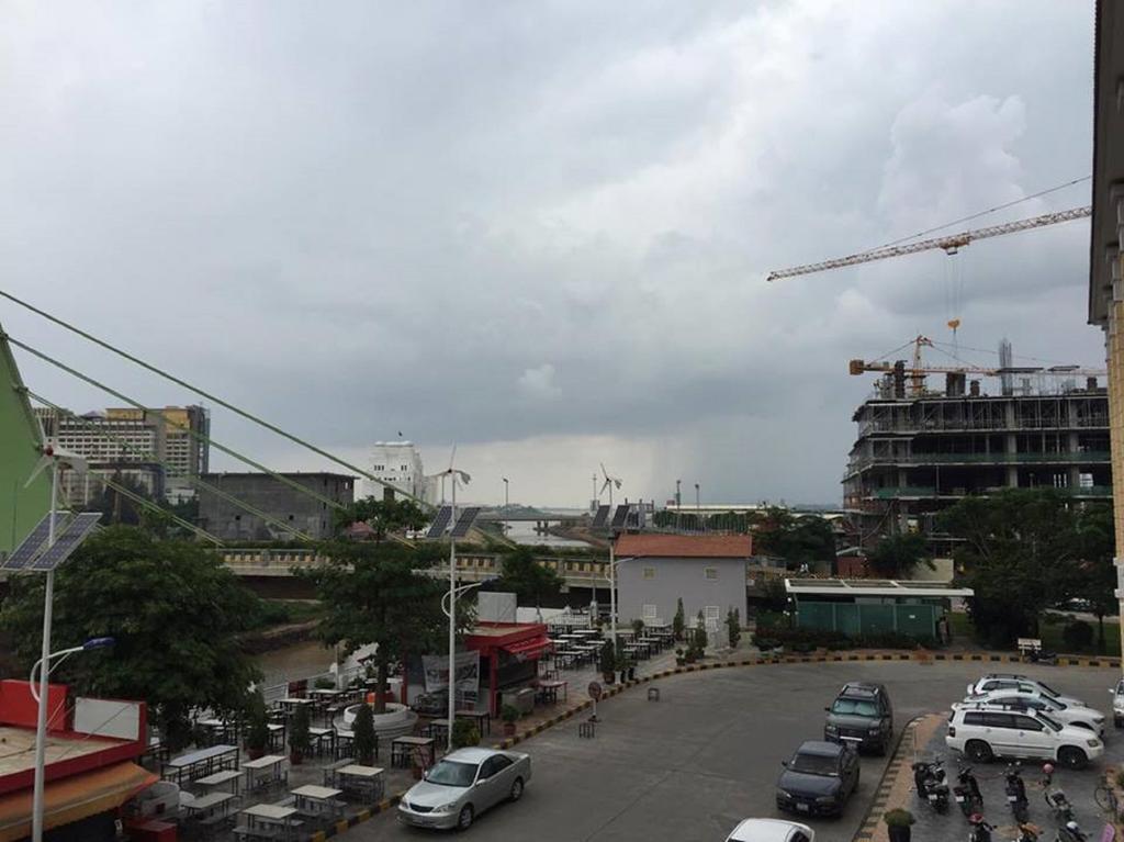 K9 Riverside Hotel Phnom Penh Esterno foto