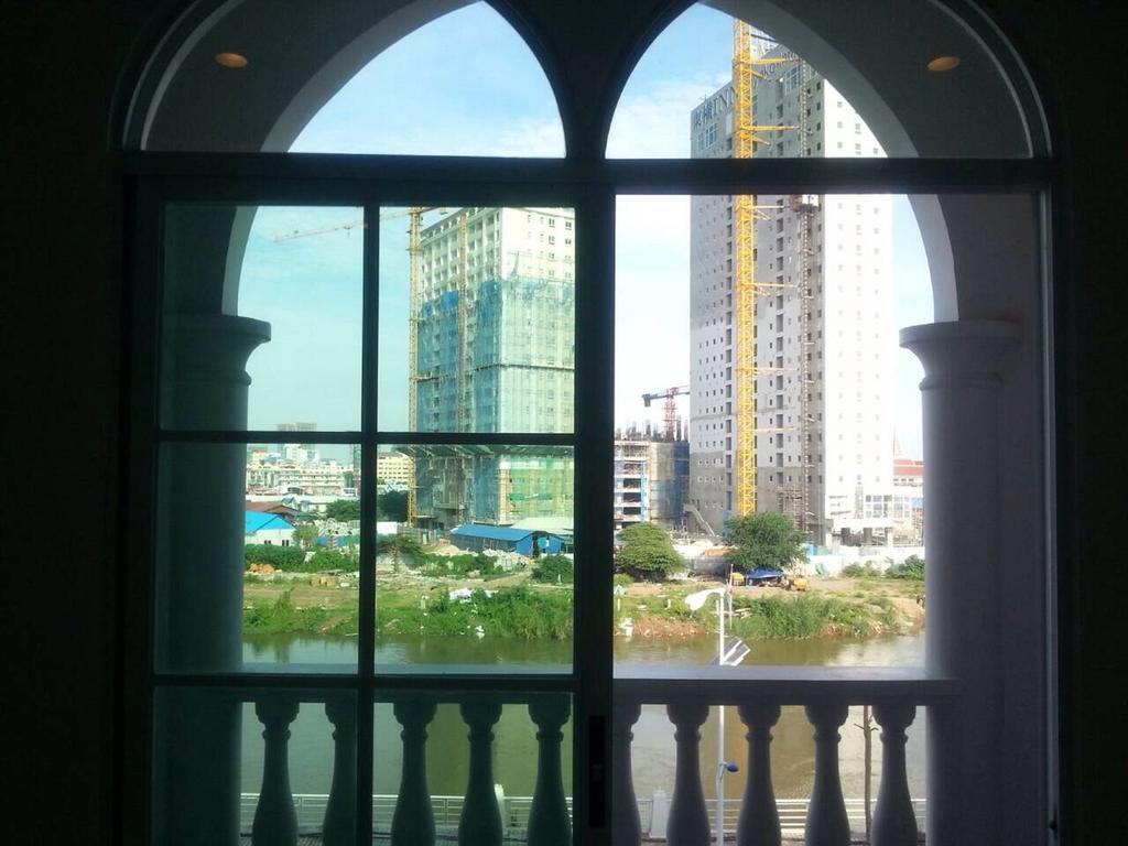 K9 Riverside Hotel Phnom Penh Esterno foto