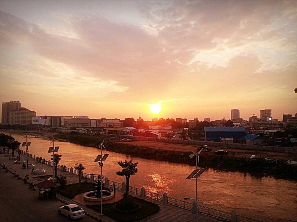 K9 Riverside Hotel Phnom Penh Esterno foto