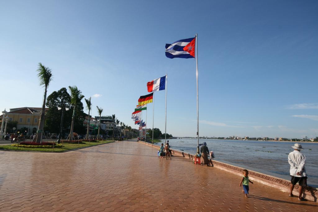 K9 Riverside Hotel Phnom Penh Esterno foto