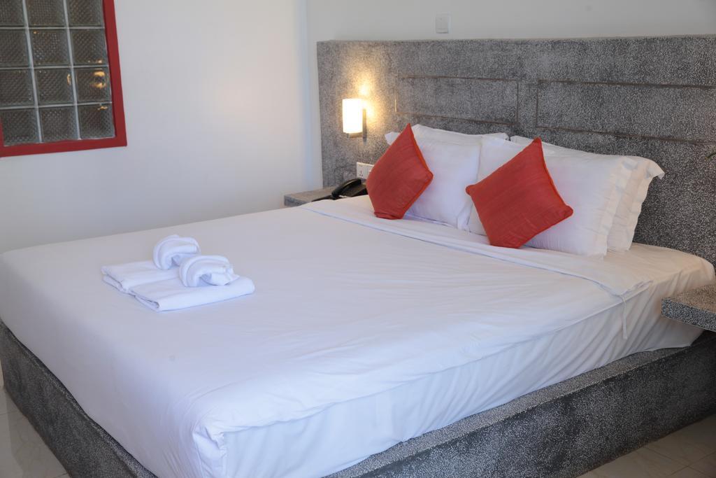 K9 Riverside Hotel Phnom Penh Esterno foto