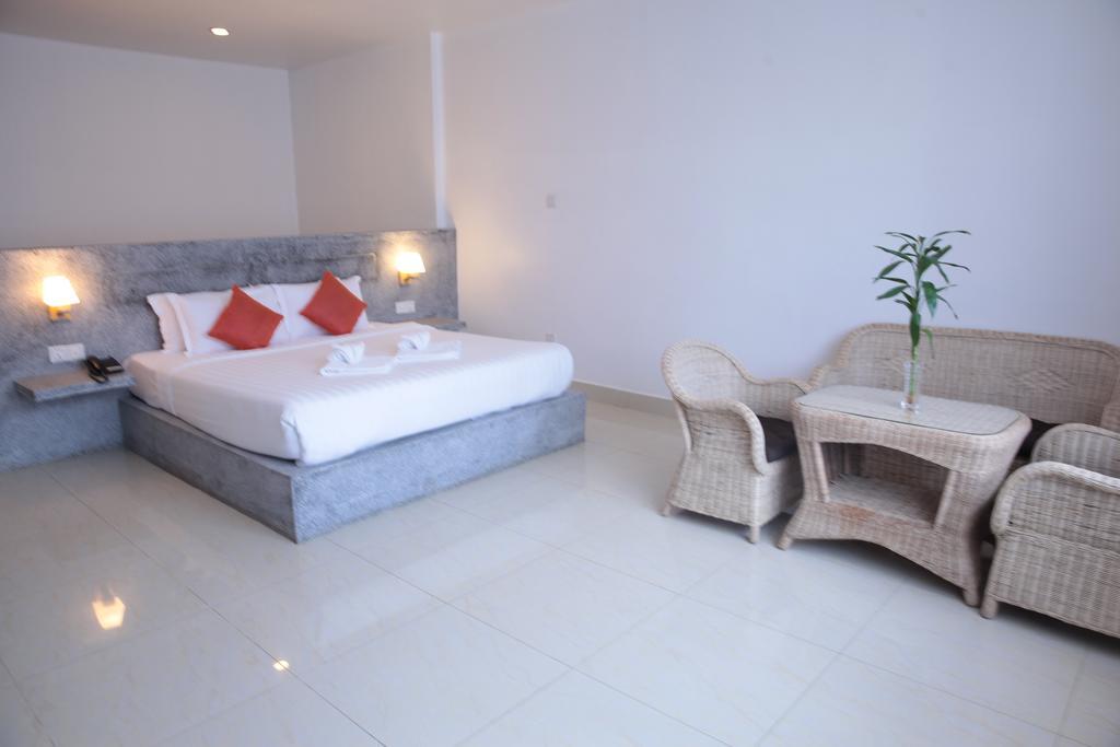 K9 Riverside Hotel Phnom Penh Esterno foto